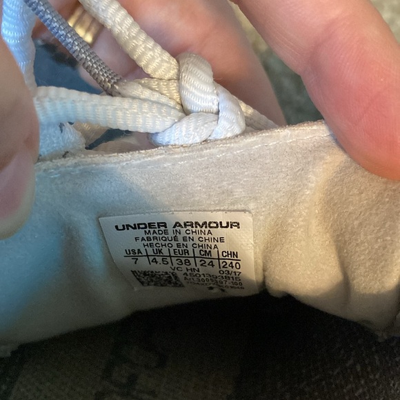 Under armor, speed form, tennis shoes - Picture 6 of 6